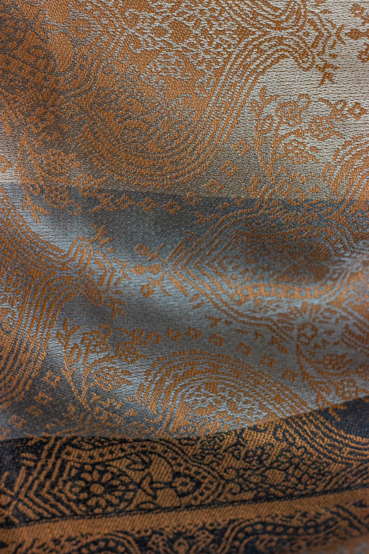 Motives - Tan & Gray02