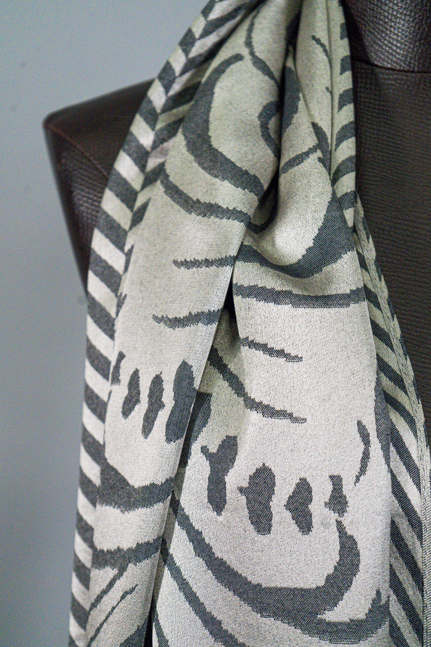 Silk Motives - Dark Gray02
