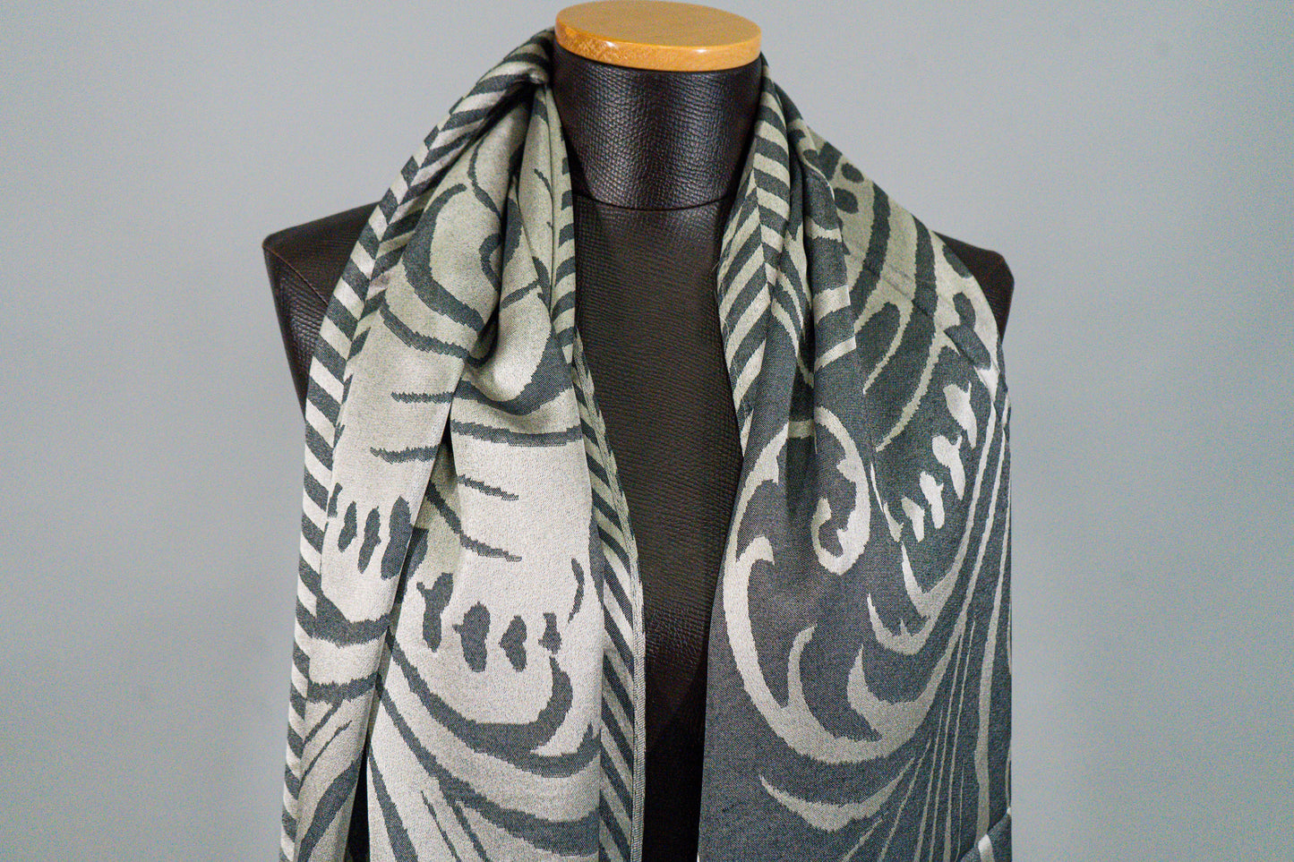 Silk Motives - Dark Gray03